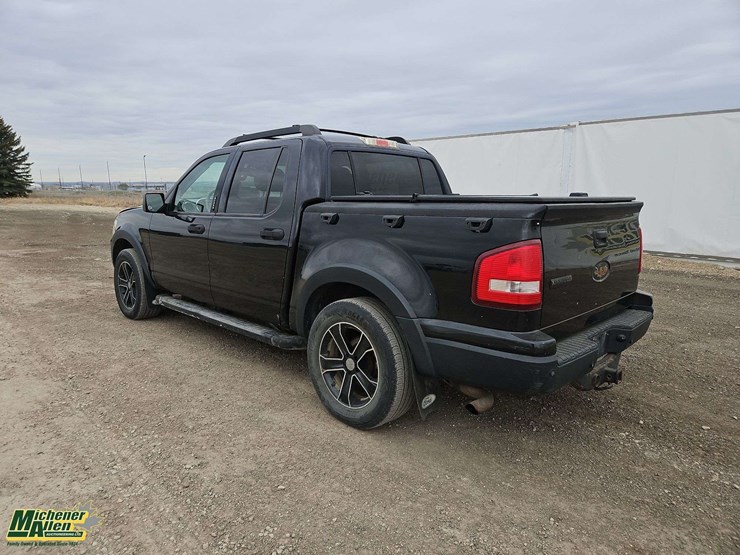ford-explorer-sport-trac-image-3