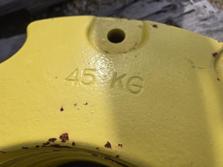 #490-•-(7)-john-deere-rear-wheel-weights-image-3