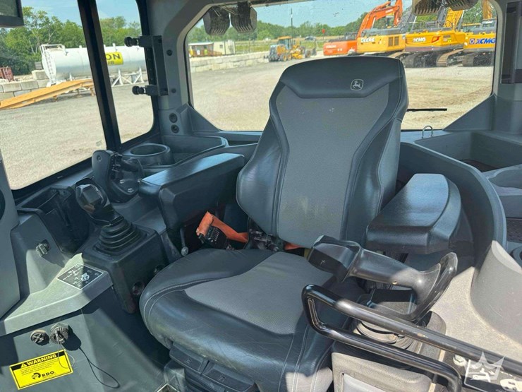 2020-deere-850l-wlt-image-65