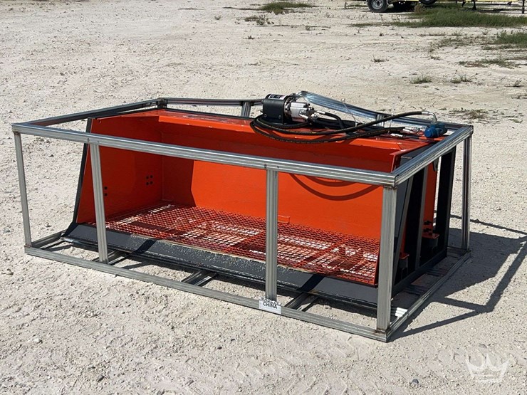 pabreak-72in-hydraulic-sharker/vibrating-screening-bucket-skid-steer-attachment-image-1