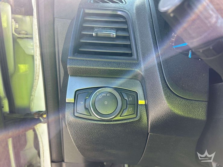2016-ford-explorer-image-17