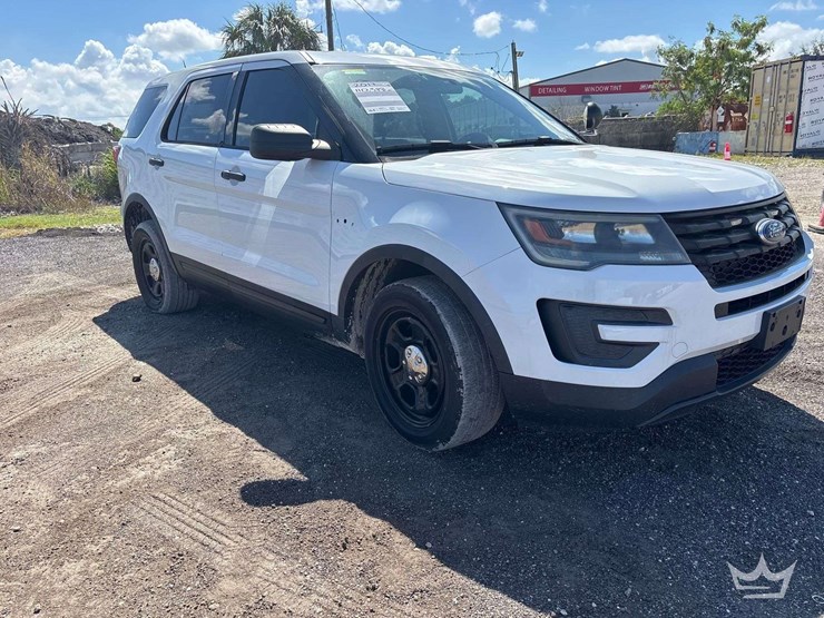 2017-ford-explorer-image-2