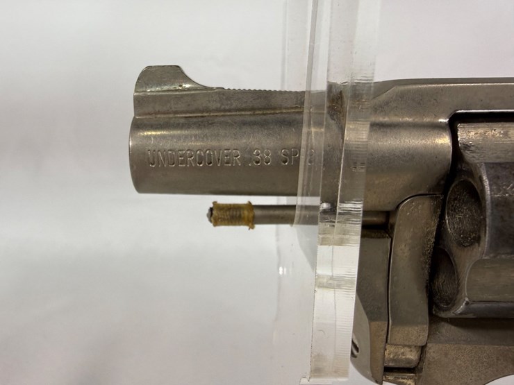 #72-•-charter-arms-undercover-38-special-revolver-107614-image-6