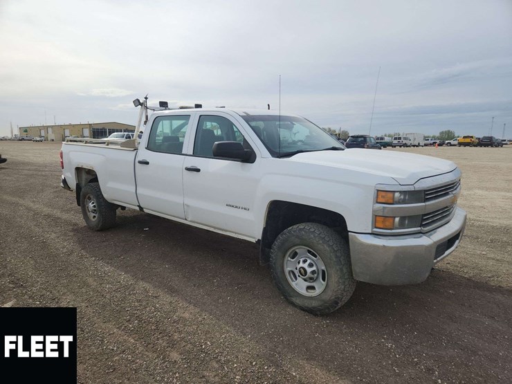 2017-chevrolet-silverado-2500hd-image-2