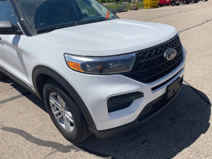 2022-ford-explorer-image-13