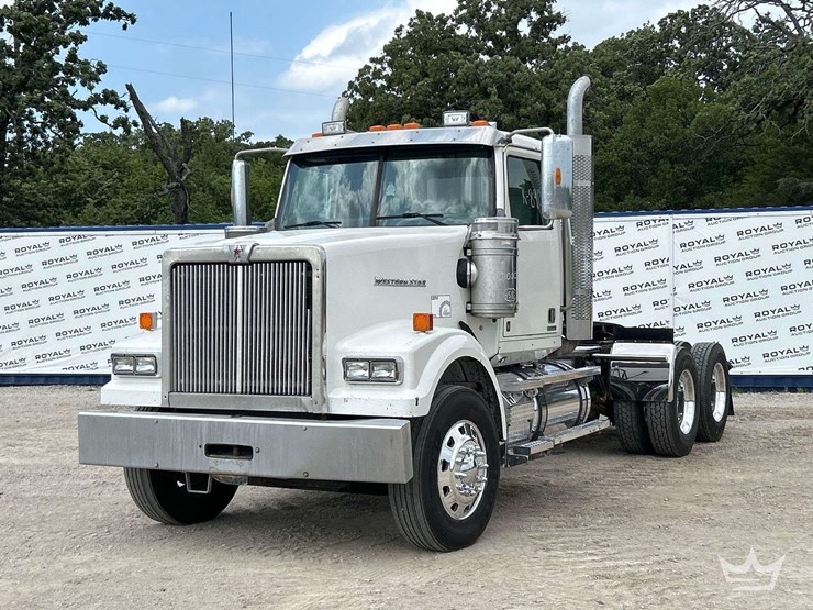 2016-western-star-4900-image-1