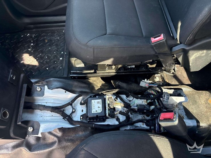2020-ford-explorer-image-15