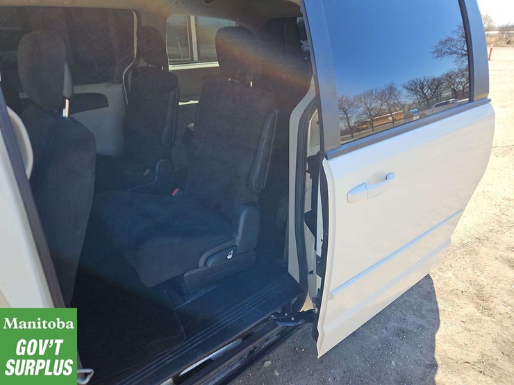 2012-dodge-grand-caravan-se-image-26