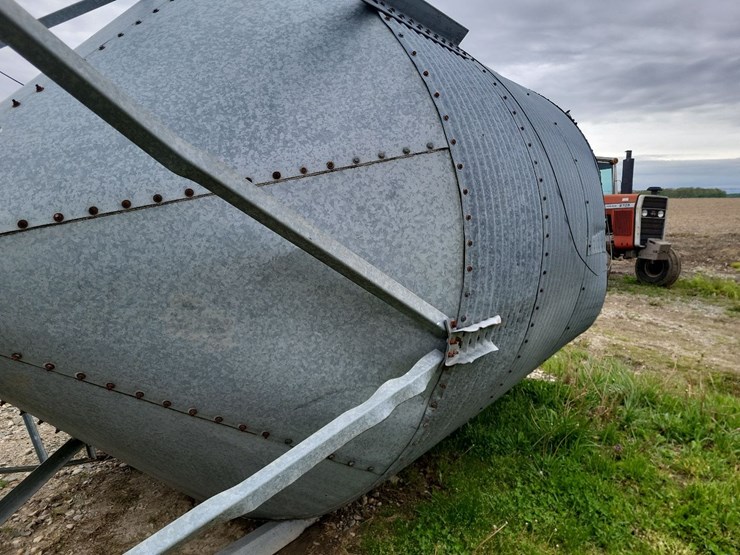 feed-bin-w/stand-image-14