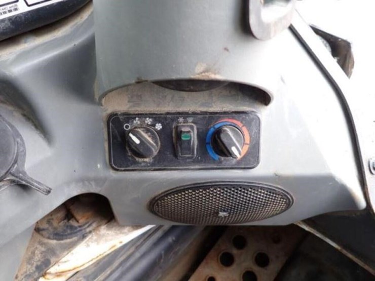 2021-bobcat-t870-image-16