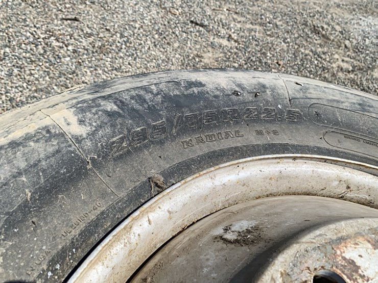 4---295/75r22.5-rims-and-tires-image-5