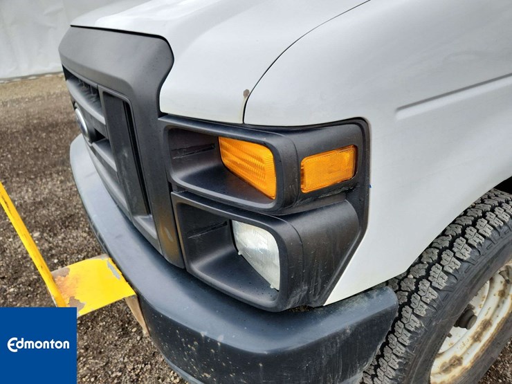 2010-ford-cargo-image-36