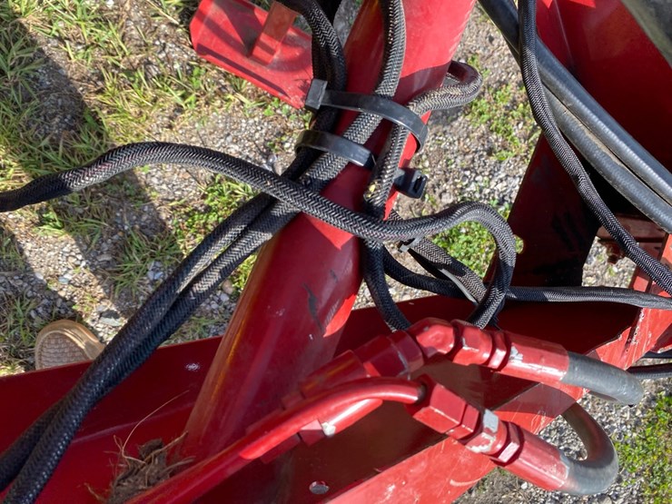 new-holand-7050-4x4-rd-baler-image-36