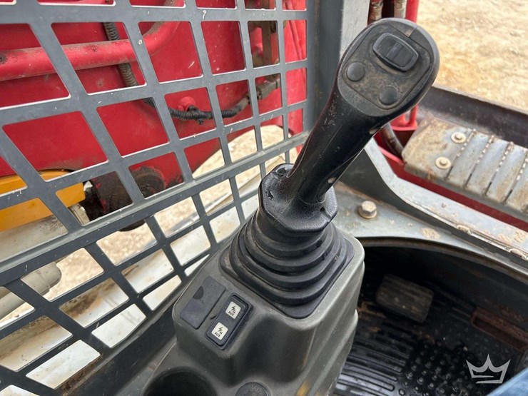 skid-steer-image-13