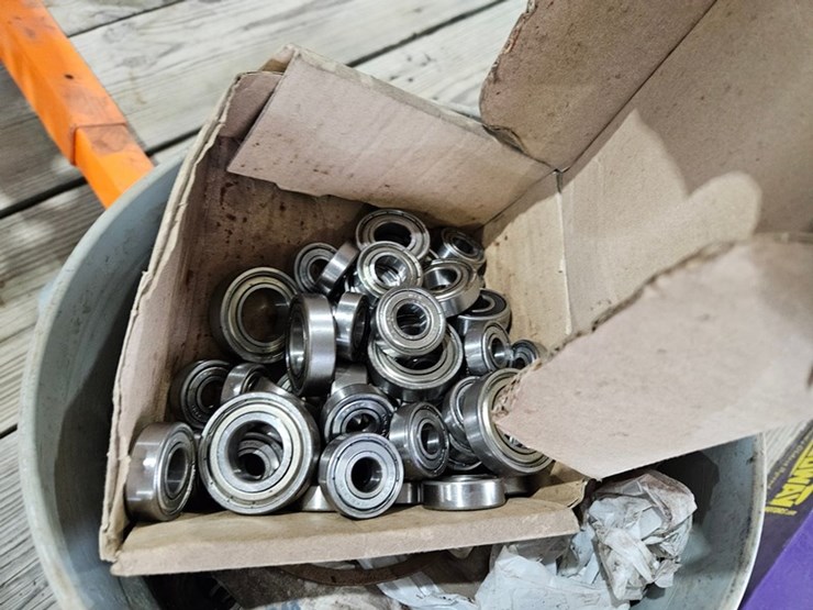 #6205-•-bucket-of-small-assorted-bearings-image-3