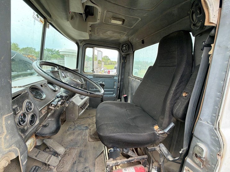 mack-cement-truck-image-31