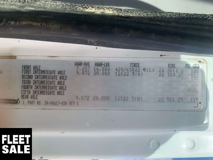 2002-freightliner-fl106-image-16