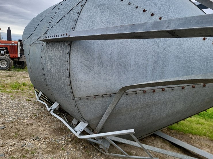 feed-bin-w/stand-image-11