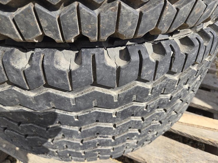 #487-•-(4)-mickey-thompson-baja-31-x-13.5-x-15-tires-image-10