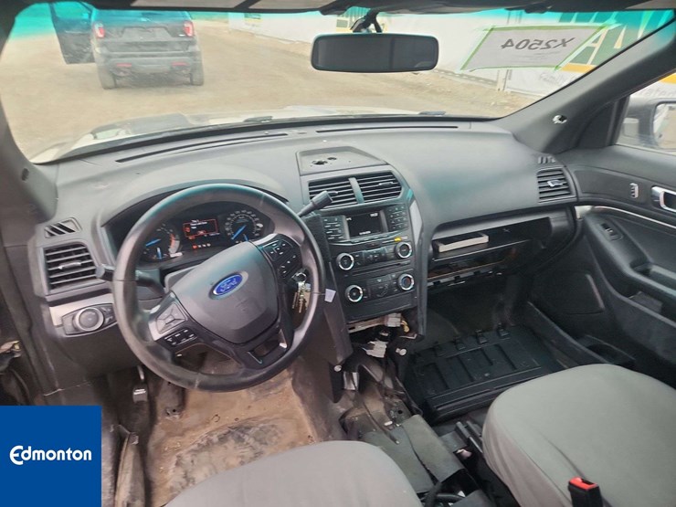 2016-ford-explorer-image-19
