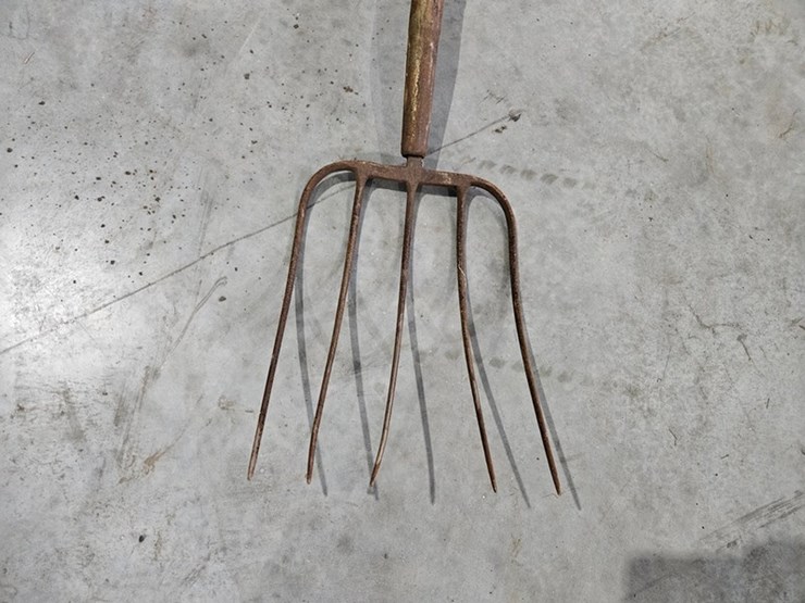 #6224-•-pitch-fork-image-5