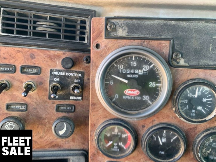 2006-peterbilt-335-image-19
