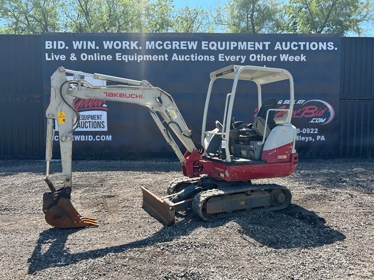 2020-takeuchi-tb230-image-1