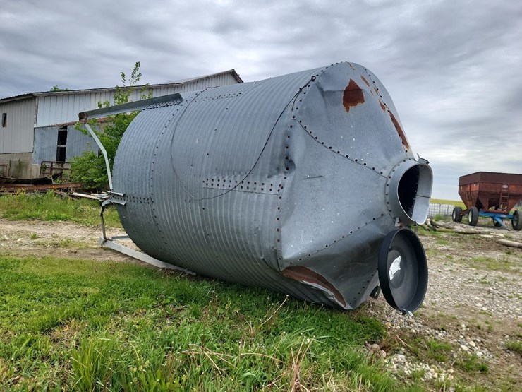 feed-bin-w/stand-image-6