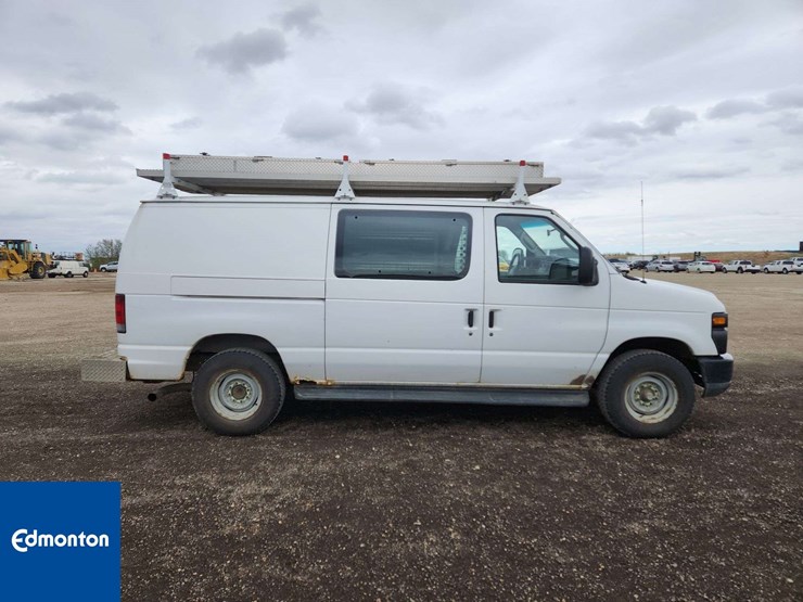 2010-ford-cargo-image-24
