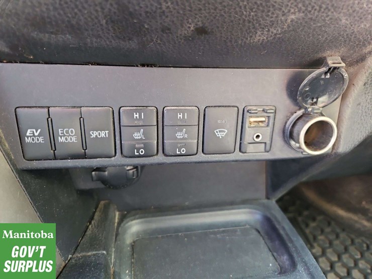 2017-toyota-rav4-image-30