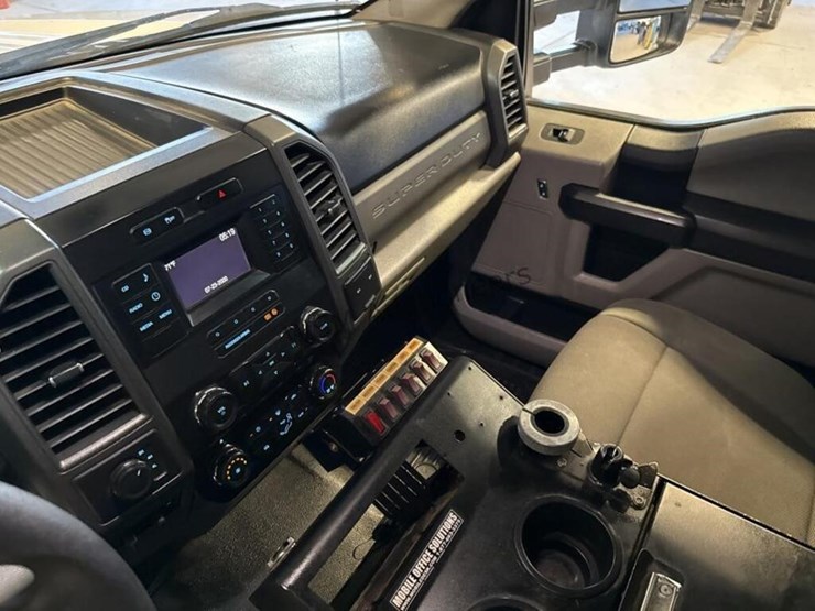 2017-ford-f550-image-22