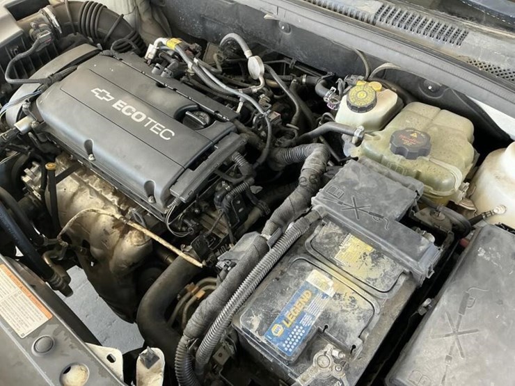 2013-chevrolet-cruze-ls-sdn-image-10