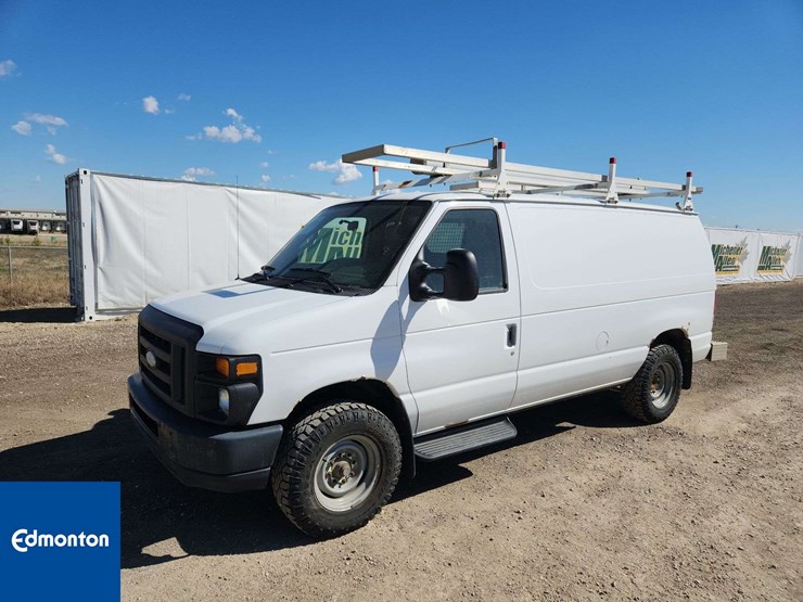 2014-ford-cargo-image-1