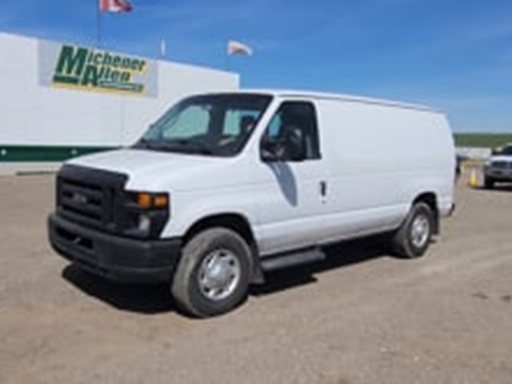 2012-ford-cargo-image-5