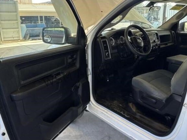2015-dodge-2500-image-24