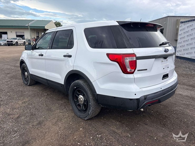 2017-ford-explorer-image-3