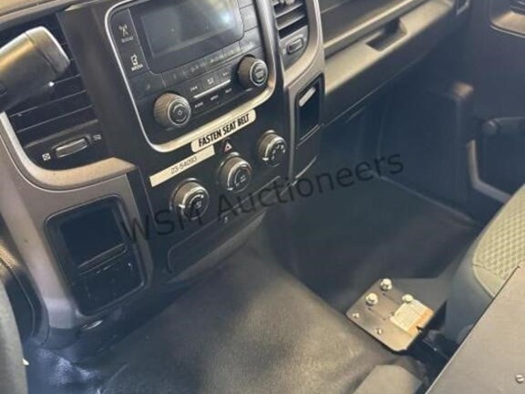 2015-dodge-2500-image-21