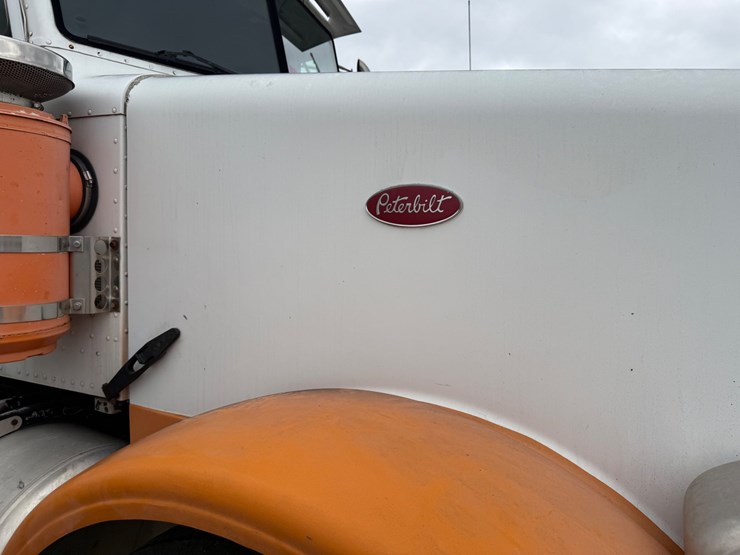 peterbilt-357-image-30