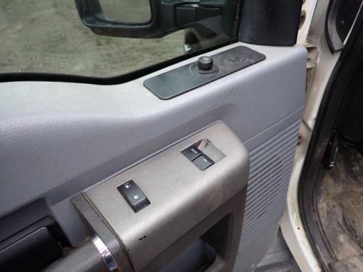 2011-ford-f350-xlt-image-13