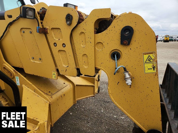 2005-caterpillar-th580b-image-30