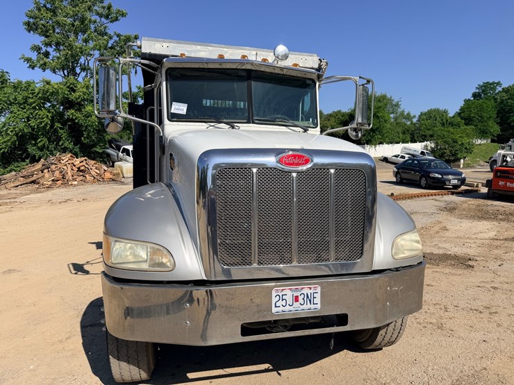 2006-peterbilt-335-image-17