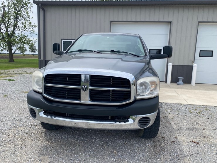 2008-dodge-2500-image-2