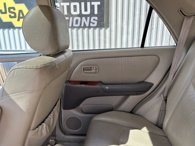 2000-lexus-rx300-image-24