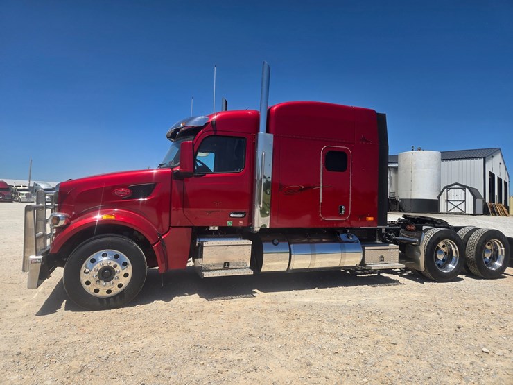 2023-peterbilt-567-image-5