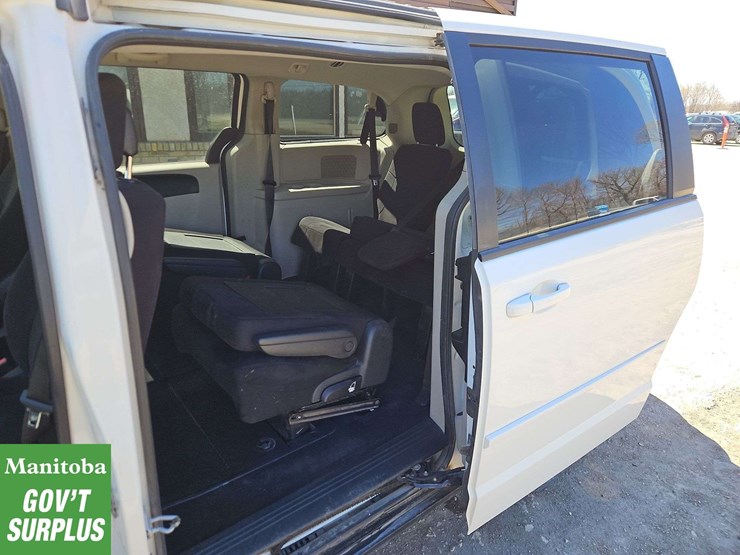 2011-dodge-grand-caravan-image-18