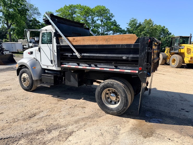 2006-peterbilt-335-image-3