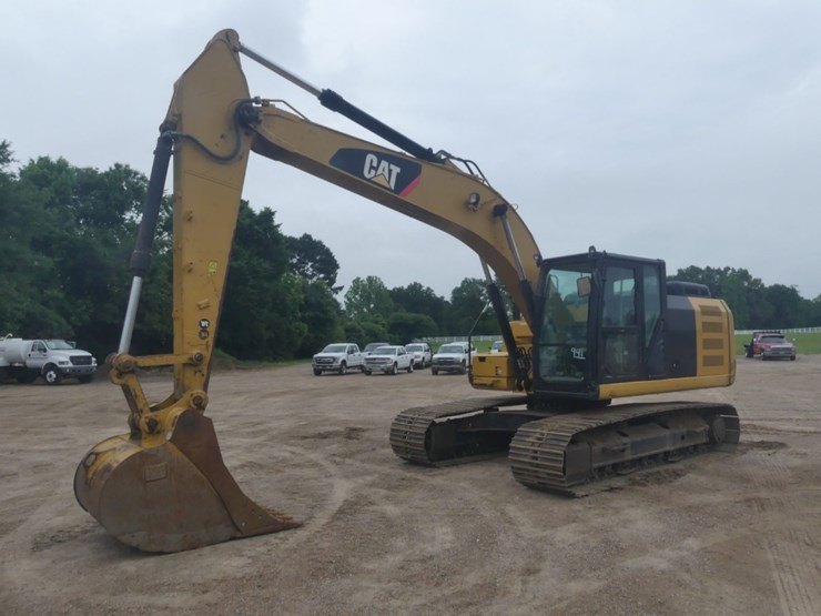 2017-caterpillar-320fl-image-1