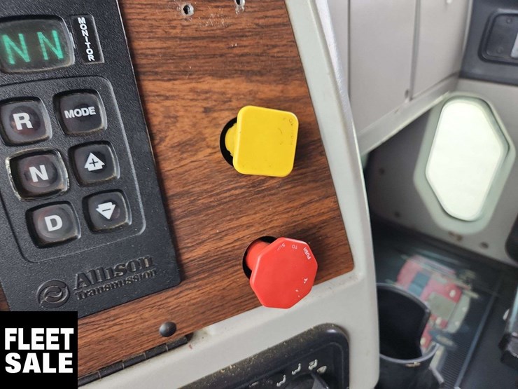 2015-western-star-4900-image-11