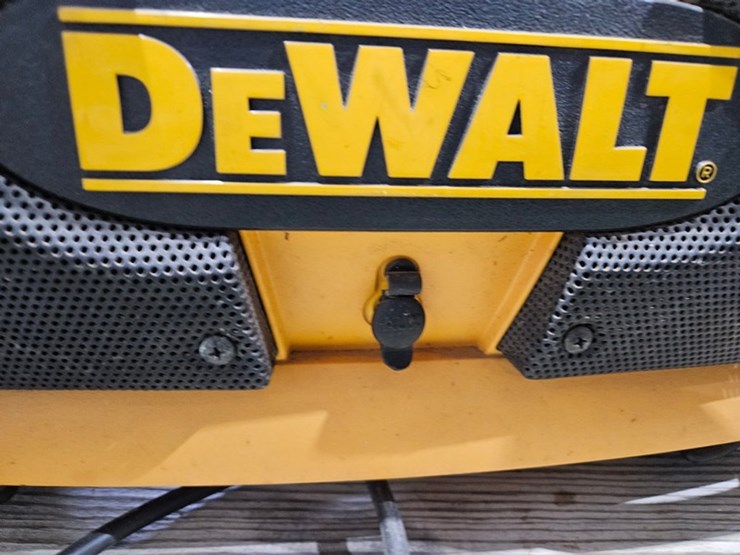 #6248-•-dewalt-radio-image-9