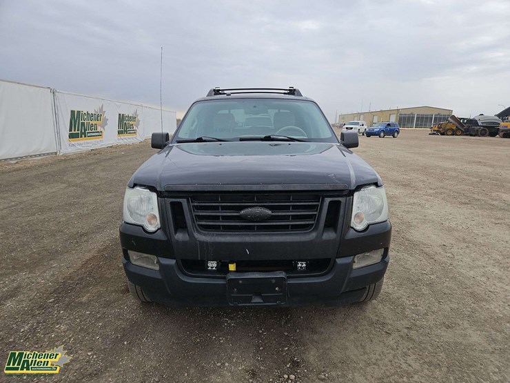 ford-explorer-sport-trac-image-8